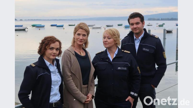 Sie ermitteln bei der Wasserpolizei vor der Kulisse des Bodensees: v.l. Wendy Güntersperger (als Julia Demmler), , Astrid M. Fünderich (Gastrolle), Floriane Daniel (Nele Fehrenbach) und der "Neue" Max König (Jakob Frings). Bild: Kunz