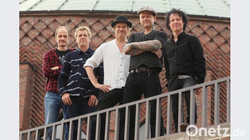 Die Düsseldorfer Punkband Die Toten Hosen mit Campino (mit Hut) ist noch gut dabei. Foto: David Young/dpa Bild: David Young