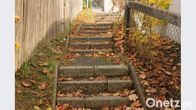 Manche Geländer sind verrostet oder locker, andere fehlen ganz, so wie hier. Bild: Joachim Gebhardt