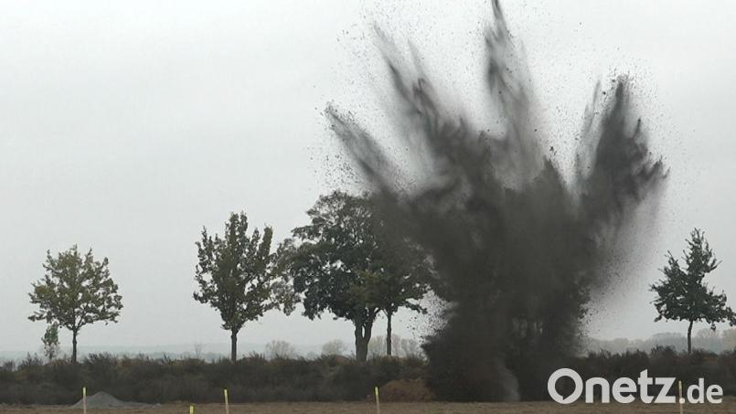 Der Kampfmittelräumdienst sprengt in Neutraubling neun Sprengkörper aus dem Zweiten Weltkrieg. Bild: Alexander Auer