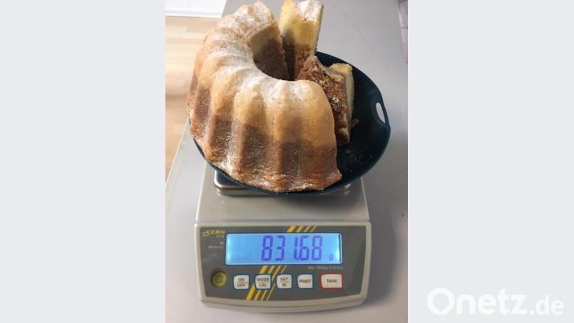 Bundespolizeifahnder beschlagnahmten diesen Kuchen bei zwei Tschechen, weil er nicht nach Zimt roch, sondern nach Marihuana. Bild: Bundespolizeiinspektion Waidhaus