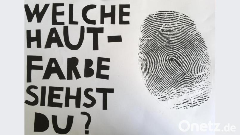 "Welche Hautfarbe siehst du?" Das Bild zeigt eines der Gewinnermotive der Staatlichen Realschule Kemnath, das auch als Plakat abgedruckt wurde. Bild: exb