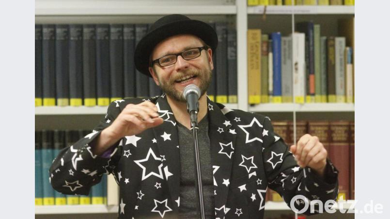&quot;Köstlich&quot; fanden die Zuhörer die &quot;Hassrede&quot; von Profi-Slammer Michael Jakob auf das Papier. Bild: Hirsch