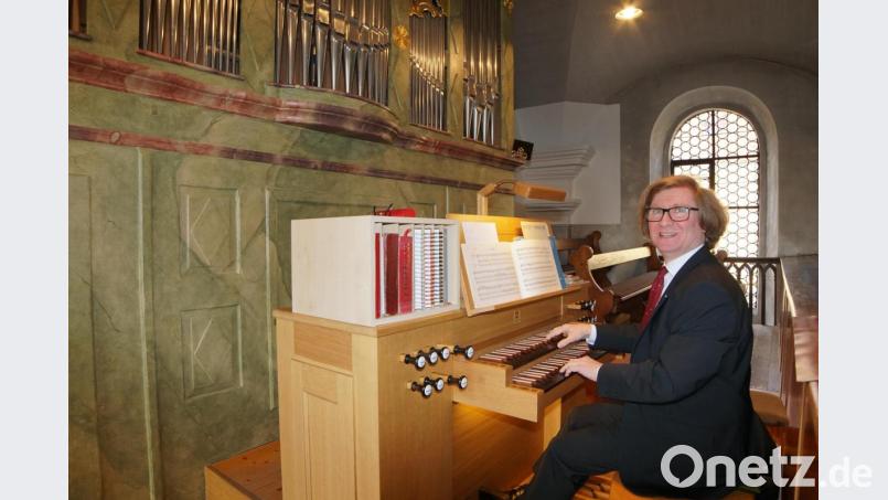 Wolfgang Kraus überzeugte an der Sandtner Orgel in der St. Michael Kirche in Wolfring Bild: nib