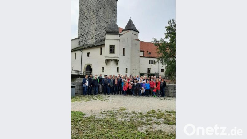 Auch die Besichtigung des Schlosses Prunn steht auf dem Reiseplan der Feuerwehr Neudorf. Bild: hme