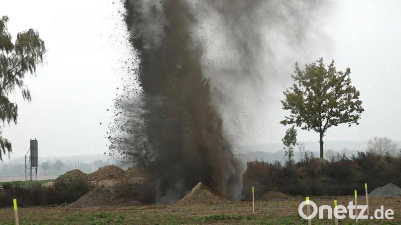 Der Kampfmittelräumdienst sprengt in Neutraubling neun Sprengkörper aus dem Zweiten Weltkrieg. Bild: Alexander Auer