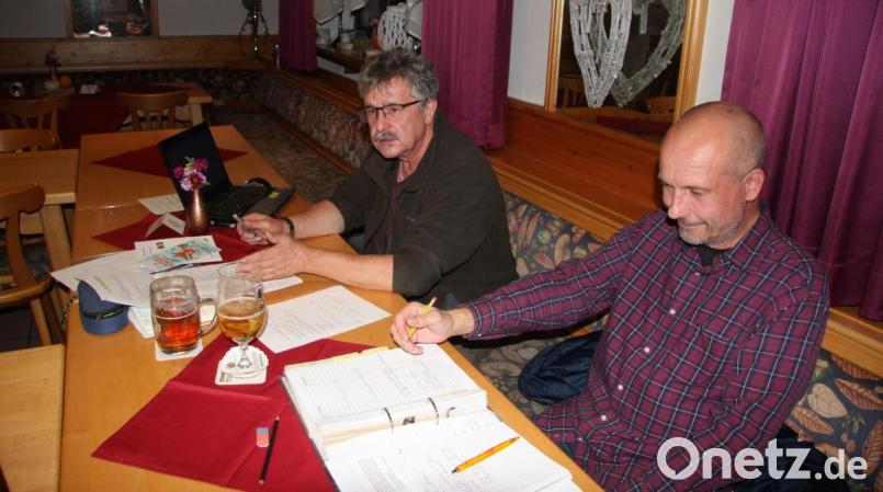 Die Kartellversammlungen leitet seit Jahren Bürgermeister Wolfgang Braun (links). Das Protokoll führt Bernd Spörrer von der Gemeindeverwaltung. Bild: wro