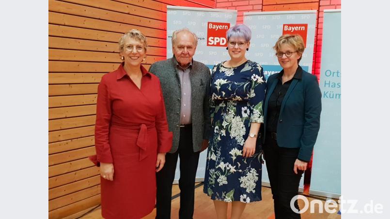 Die Geehrten (von links) Karin Lay, Josef Donhauser mit Lisa Hartinger und Natascha Kohnen. Bild: Katharina Hackl