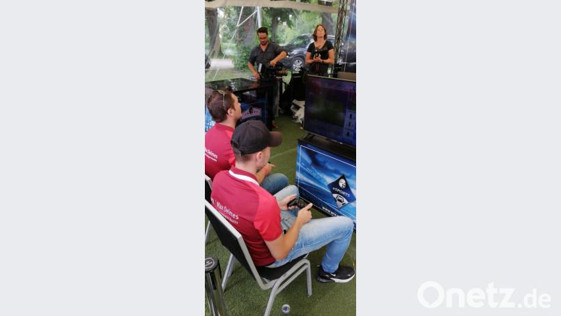 Alexander Brandl und Fabian Vlad schafften es bei der bayerischen Meisterschaft im E-Football bis ins Finale. Bild: exb