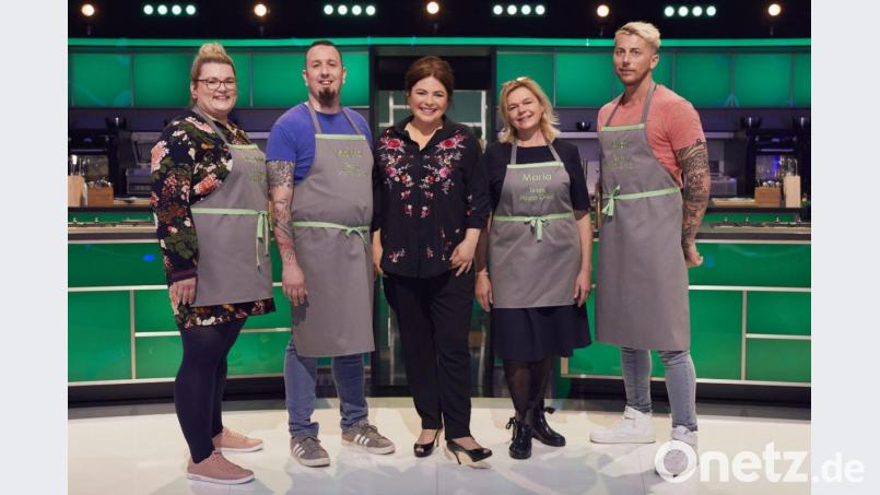 Maria Frank (Zweite von rechts) ist eine Runde weiter – im Team von Starköchin Maria Groß (Mitte), ihrer Wunsch-Jurorin. Die Pullenreutherin ist zu sehen bei &quot;The Taste&quot; – immer mittwochs, 20.15 Uhr, in Sat.1. Bild: SAT.1/Benedikt Müller
