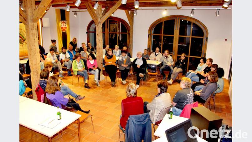 Die Reduzierung des Pestizideinsatzes in der Landwirtschaft und in den Hausgärten führte nach der Filmvorführung zu einer engagierten Diskussion im Gemeindestadel. Bild: ds