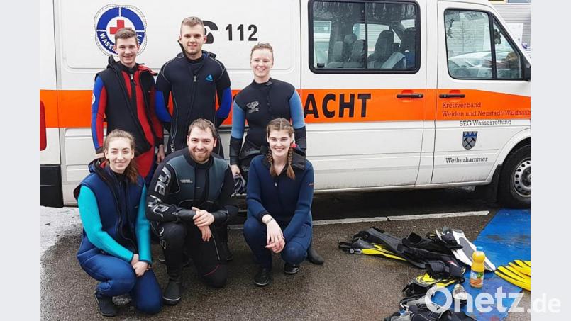 Auch beim Donauschwimmen 2019 im Februar in Neuburg an der Donau waren Starterinnen und Starter der Wasserwacht Weiherhammer dabei: Matthias Käß, Lukas Dellinger und Stefanie Kisbauer (hinten von links) sowie Julia Faltenbacher, Thomas Heibl und Janina Paul (vorne von links). Bild: Privat
