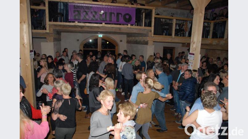 Mit der Azzurro-Revival-Party setzte die Feuerwehr Schmidmühlen ein echtes Zeichen. Sie versteht zu feiern und zu organisieren. Bild: pop