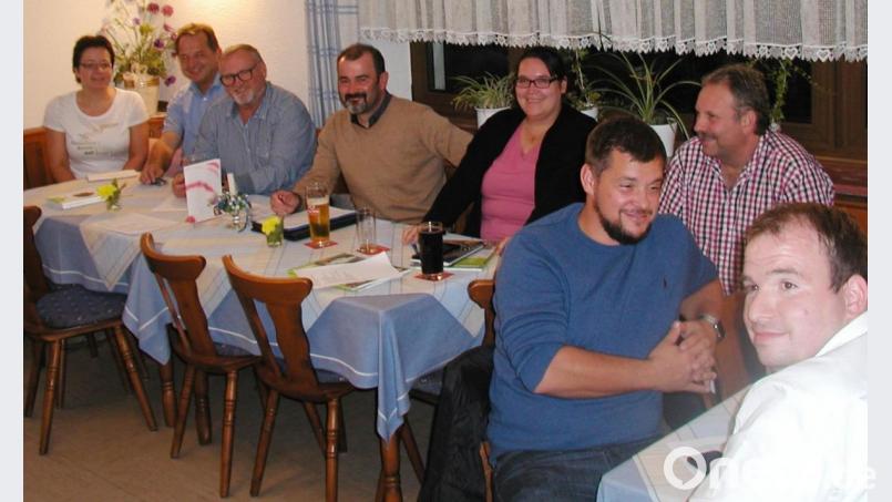 Nun beginnt die intensive Vorbereitungsarbeit für die Sommerlounge 2020 in Brand. Sybille Kießling (links) war dazu anwesend. Der Einladung von Sprecher Wolfgang Doleschal (Zweiter von links) waren etwa 20 Interessenten gefolgt. Bild: ld