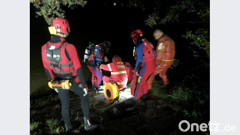 Die DLRG-Regensburg wurde am Samstagabend zu einem ungewöhnlichen Einsatz alarmiert: Ein Angler fand per Sonar ein gestohlenes Auto in der Donau bei Pentling. Bild: DLRG OV Regensburg e. V.