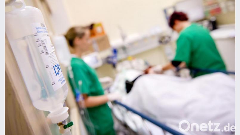 Ob Ärzte oder Pfleger: Es mangelt an medizinischem Personal in der Kliniken Nordoberpfalz AG. Dafür sollen die aktuell 3179 Mitarbeiter wieder verstärkt zusammenstehen. Symbolbild: Sven Hoppe/dpa