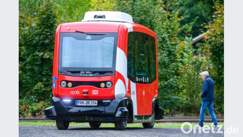 In Bad Birnbach läuft ein Modellversuch mit einem autonomen Bus für sechs Personen zwischen dem Marktplatz und der Therme. Bild: Armin Weigel