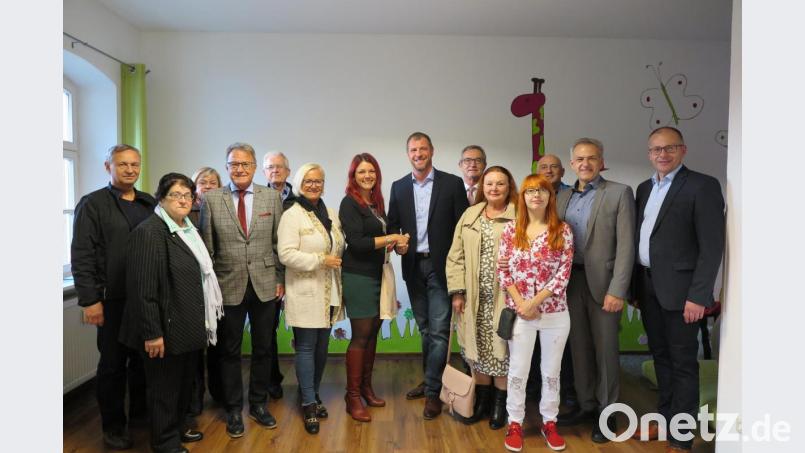 CSA-Kreisvorsitzender Huberth Rosner (Mitte) dankte Jessika Wöhrl-Neuber (links daneben) für die Erläuterungen und die Führung, der sich auch Roman Schäffler, Roland Grillmeier (von rechts), Bürgermeister Werner Nickl (Sechster von rechts) und Reiner Meier (Vierter von links) angeschlossen hatten. Bild: jzk