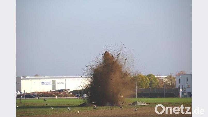 Innerhalb von drei Tagen haben Bauarbeiter in Neutraubling 33 Kriegsbomben entdeckt. Am Freitag wurden neun Blindgänger aus dem Zweiten Weltkrieg entschärft beziehungsweise gesprengt. Bild: Alexander Auer