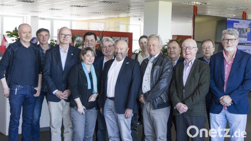 Die Gründungsmitglieder der Vereinigung der Medien-Ombudsleute mit ihrem Vorsitzenden Anton Sahlender (Siebter von links). Er forderte dieser Tage in Berlin die Journalisten zu mehr Transparenz auf. Archivbild: Daniel Biscan