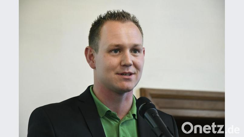 Christoph Hollweck, Vorsitzender des Stadtjugendrings, war begeistert von der Menge an Jugendlichen, die zum dritten Jugendgipfel ins Rathaus gekommen waren, um ihre Ideen mitzudiskutieren. Bild: Petra Hartl
