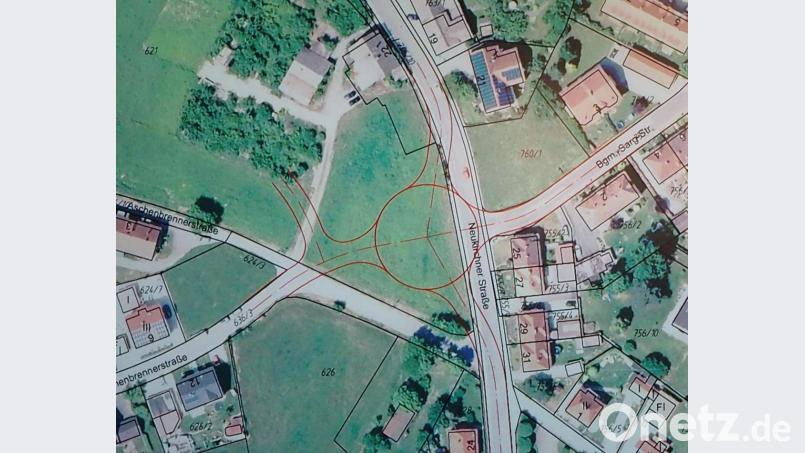 Der Stadtrat liebäugelt mit einem Kreisel, um den Verkehr im Bereich Bürgermeister-Sarg-Straße/Aschenbrennerstraße und Hofzell in den Griff zu bekommen. Allerdings würde schon die kleine Variante viel Platz verschlingen. Bild: bl