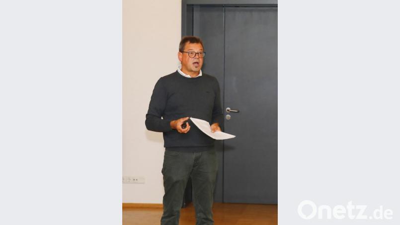 "Der insektenfreundliche Garten". Zu diesem Thema referierte Kreisfachberater Harald Schlöger in der Stadthalle. Bild: JOCHEN NEUMANN 
ERBENDORF