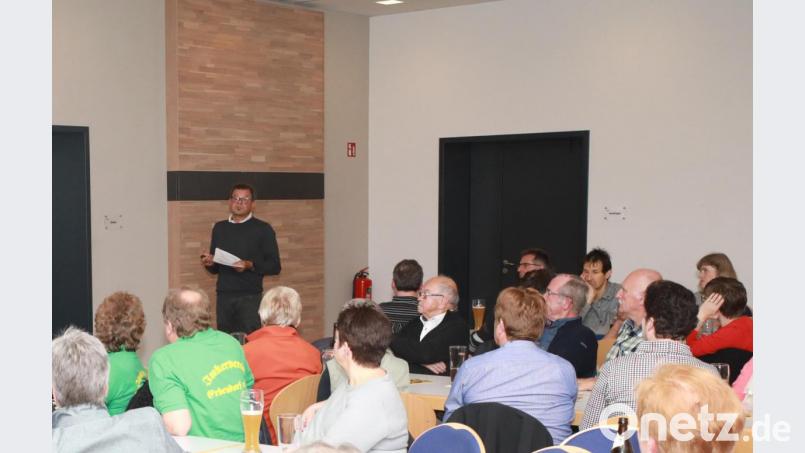 "Der insektenfreundliche Garten". Zu diesem Thema referierte Kreisfachberater Harald Schlöger in der Stadthalle. Bild: JOCHEN NEUMANN 
ERBENDORF