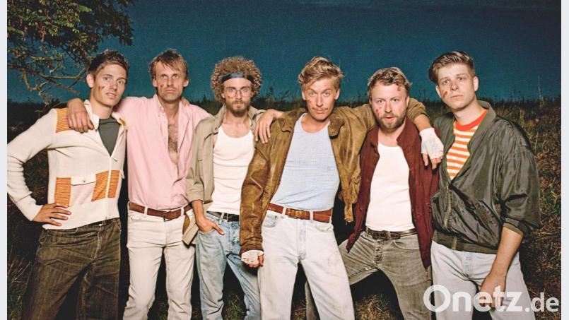 Die Combo "Pam Pam Ida" kommt am 31. Oktober nach Schwarzenfeld, mit derem kreativen Kopf Andreas Eckert (3. von rechts) hat sich die Kulturredaktion im Vorfeld unterhalten. Bild: Rebecca Schwarzmeier