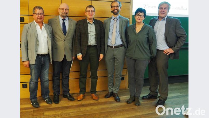 Veranstalter und Referenten des Herbstsymposiums des Perinatalzentrums in Weiden sind (von links) Dr. Andreas Fiedler, Leiter der Kinderklinik Amberg; Chefarzt Gynäkologie und Geburtshilfe Dr. Anton Scharl; Professor Dr. Sven Dittrich vom Universitätsklinikum Erlangen; Dr. Ulrich Pecks vom Universitätsklinikum Kiel; Dr. Ines Ehrhardt vom Klinikum Weiden und Chefarzt Dr. Fritz Schneble von der Kinderklinik Weiden. Bild: Bühner