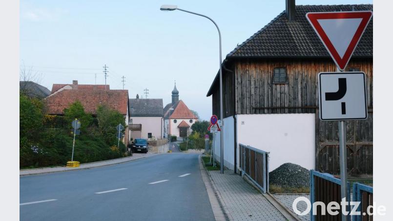 Mit 75.000 Euro beteiligt sich der Landkreis an der Beseitigung der Engstelle der Hauptstraße und der NEW-Ortsdurchfahrt in Vorbach. Bild: do