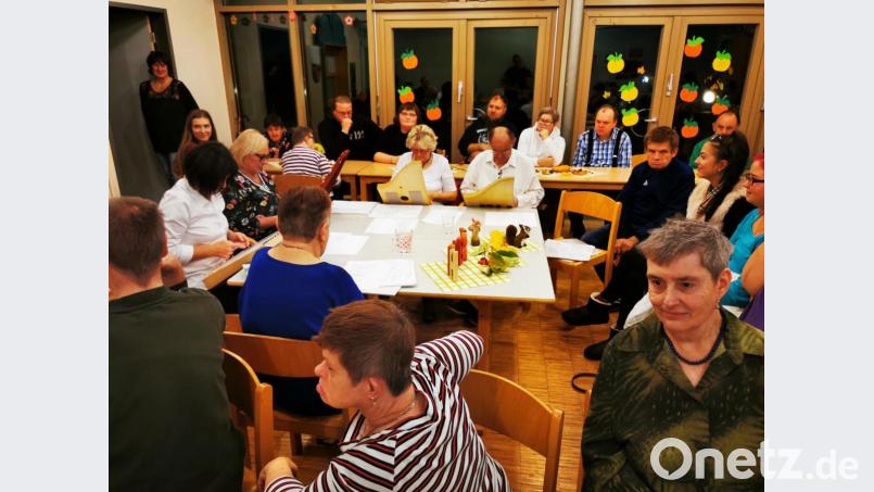 Die „Andrischn“– eine inklusive Veeh-Harfengruppe – sorgte beim Herbstfest für den musikalischen Rahmen. Bild: exb