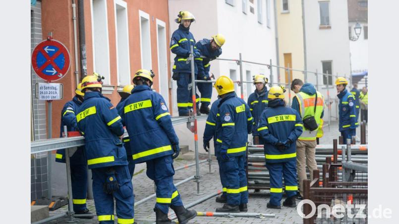 Wenn es mit dem Hochwasser brenzlig wird, haben beispielsweise Regensburg und Passau eine Vorlaufzeit vorn zwei bis drei Tagen. In Amberg sind es nur ein paar Stunden. Am Samstag übten die Einsatzkräfte das Notfallszenario. 	Bilder: brü (2) Bild: Andreas Brückmann