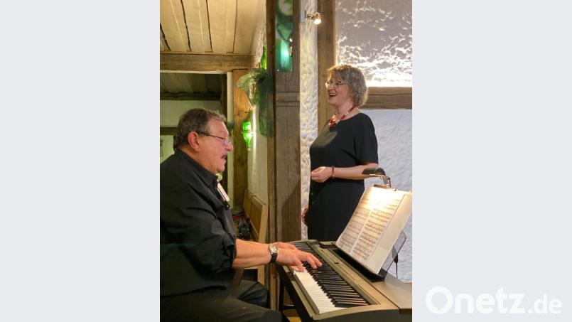 Monika Burkhard und Helmut Wolf als Duo „Musicafea“. Bild: nza