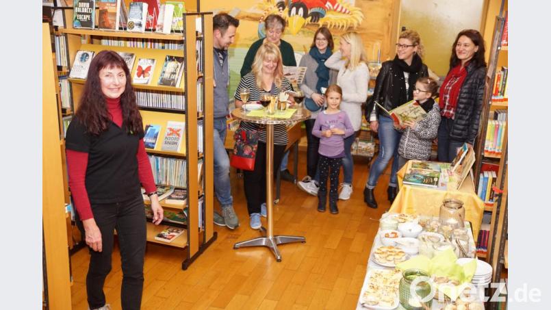 Von Sach-, Kinder-, Krimi- und Hörbüchern reicht das Angebot bis hin zu Zeitschriften, DVDs, CDs und Konsolenspielen. Bild: bkr