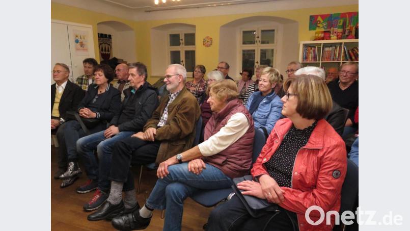 Der Otto-Schemm-Abend im Leseclub hat diesmal viele interessierte Gäste angelockt, sehr zur Freude von Clubleiterin Michaela Härtl. Bild: ubb