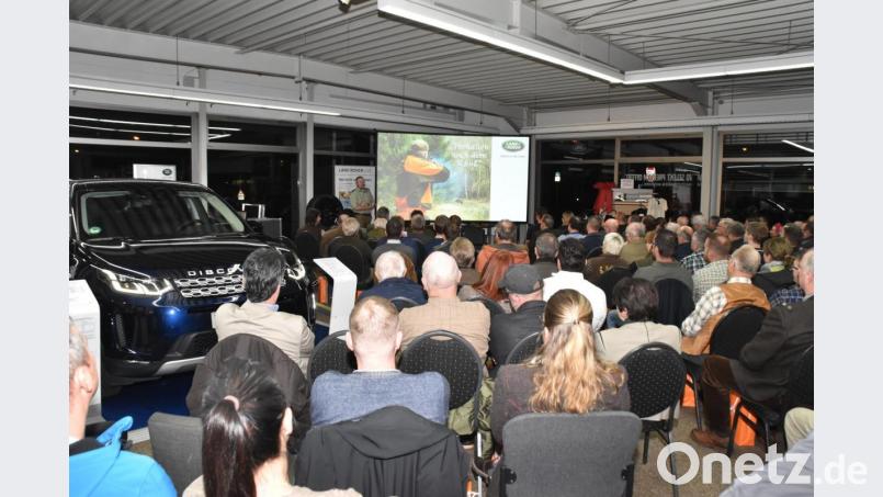 Rund 180 Jäger und Forstwirte lauschen dem Vortrag von Chris Balke. Bild: hcz