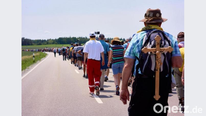 4000 Pilger starten in Regensburg, 8000 sind es dann in Altötting. Bild: gri