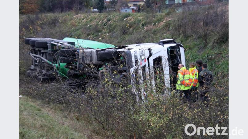 Der Tatverdächtige ist in der Nacht auf Donnerstag mit seinem Lkw verunglückt. Bild: Alexander Auer