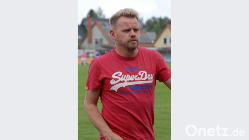 Der SV Mitterteich verlor am Samstag beim SC Großschwarzenlohe, einem direkten Konkurrenten im Tabellenkeller der Landesliga Nordost, mit 0:1. Trainer Andreas Lang war enttäuscht von der Leistung seiner Mannschaft und kündigte personelle Konsequenzen an. Bild: gb