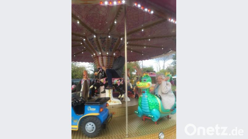 Rese Lang fuhr mit Bürgermeister Richard Kammerer Karussell. Bild: sei