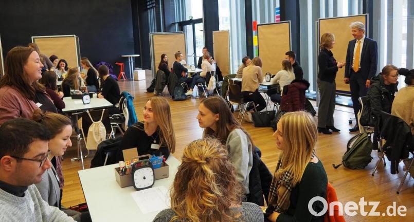 &quot;In innovativer Umgebung innovative Vorschläge entwickeln&quot; lautet die Vorgabe für die Teilnehmer an den &quot;Design Thinking Days&quot;. Bild: Bühner