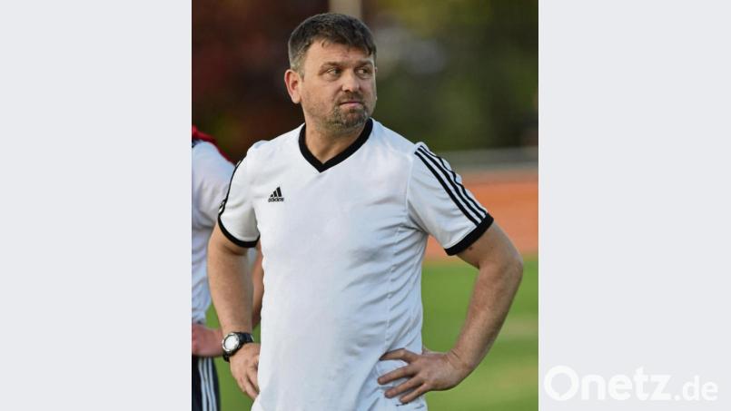 Noch steht Trainer Roland Lang für die SV Grafenwöhr an der Außenlinie. Aber nach dieser Saison ist Schluss. Bild: Alfred Schwarzmeier