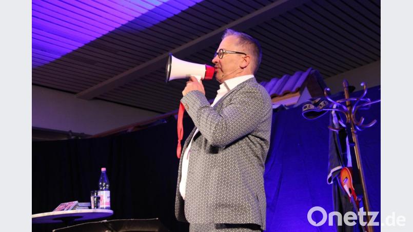 Ob in Politik, Wirtschaft oder Medien: Hauptsache es knallt. Der Kölner Kabarettist Robert Griess begeistert bei der Futura mit einer abwechslungsreichen Show mit hohem Lachfaktor. Bild: prh
