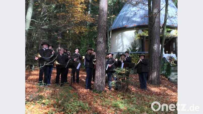 Die Jagdhornbläser umrahmten die Messe an der Marienkapelle. Bild: gra
