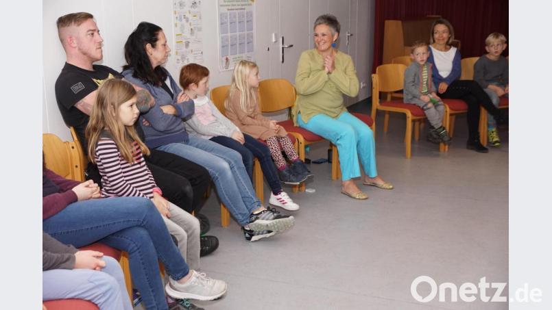 Sabine Kreiner zog ganz schnell die Kinder in ihren Bann. Bild: bkr