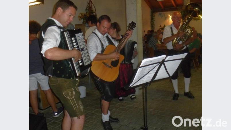 Ohne Musik geht es nicht: Ein absoluter Höhepunkt war das erstmals angebotene Musik- und Sangestreffen „Musi ist beim Schartenbeck“. Bild: mad