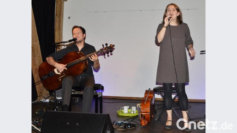 Stephan Braun und Anne-Christin Schwarz begeisterten mit außergewöhnlichen Cello-Klängen und großartigem Gesang. Bild: zch