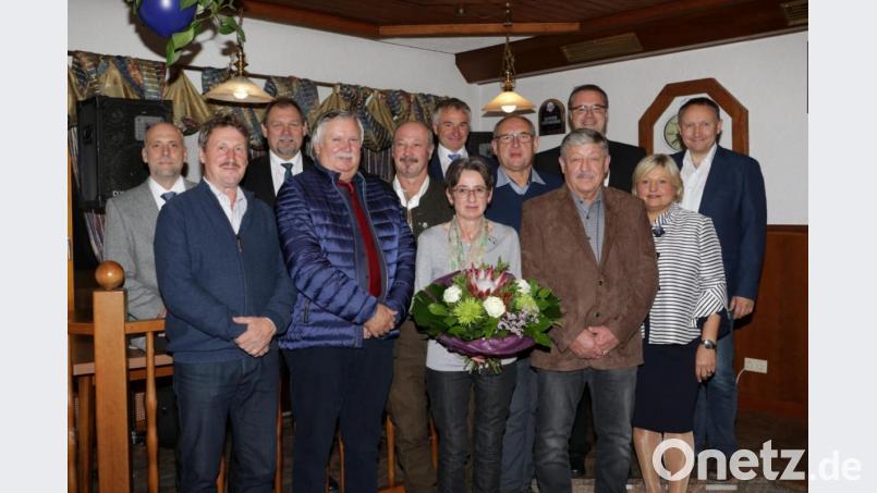 Die Jubilare mit Ihren Vorgesetzten, der Werkleitung, Personalleitung und dem Betriebsratsvorsitzenden. Bild: exb