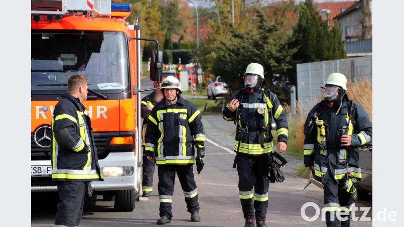 Unter schwerem Atemschutz wurde der Schwelbrand abgelöscht Bild: jma